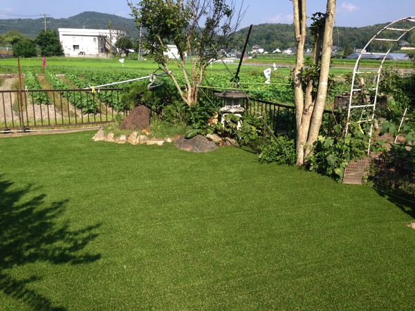 賃貸の庭でも人工芝は大丈夫 リアル人工芝の販売 施工専門店 Field Magic 全国対応 無料サンプル有